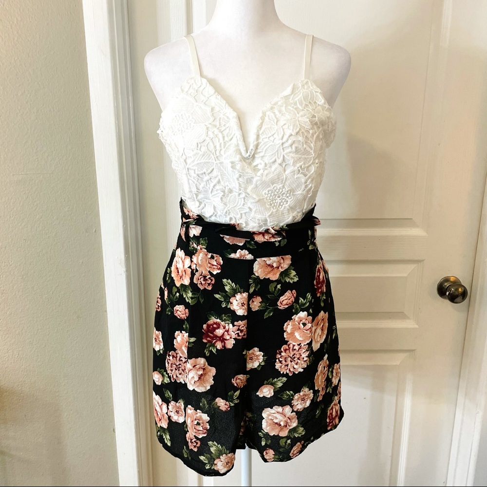 NWT 205 Colins floral and lace romper